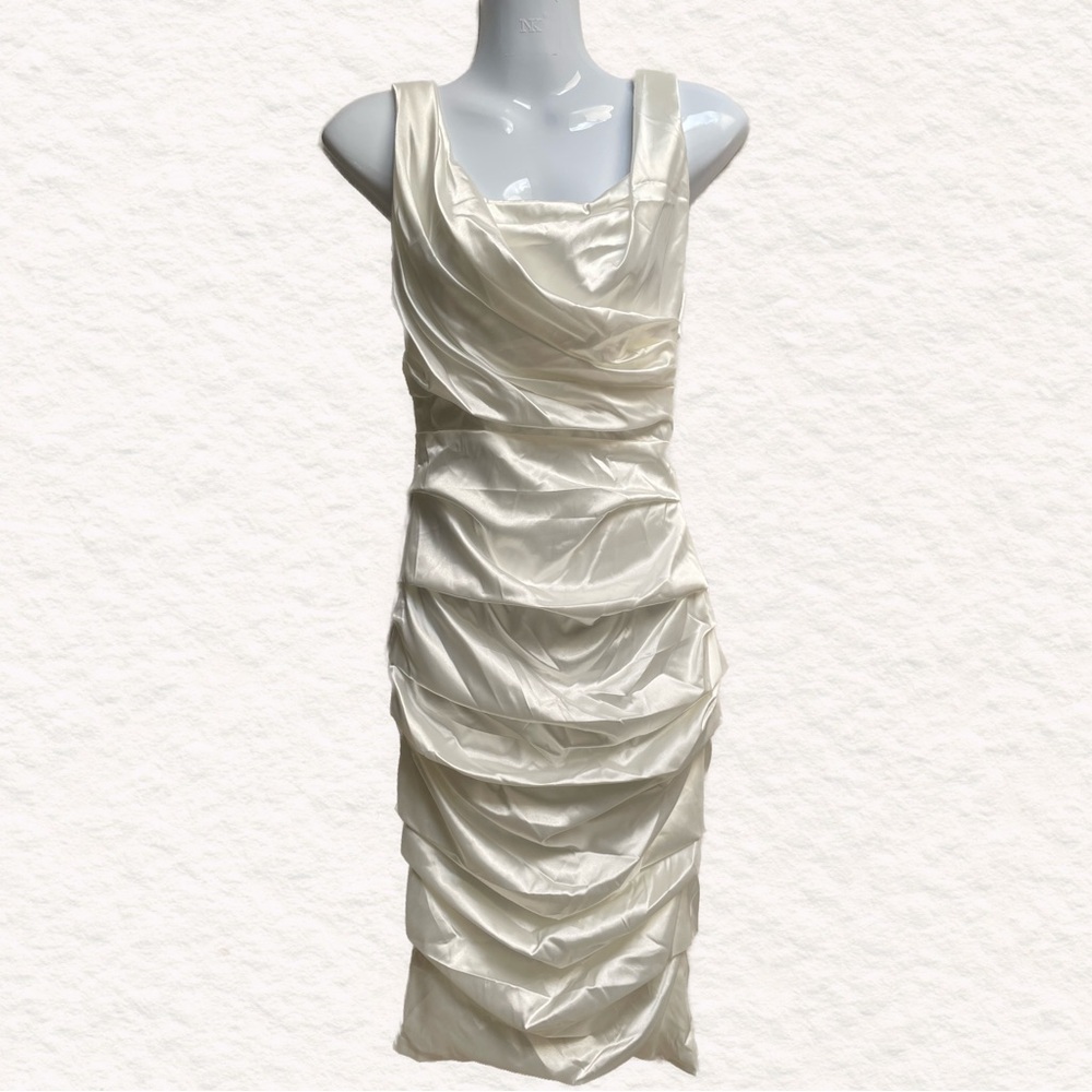 Le Chateau XXS off-white Ruched Formal Dress